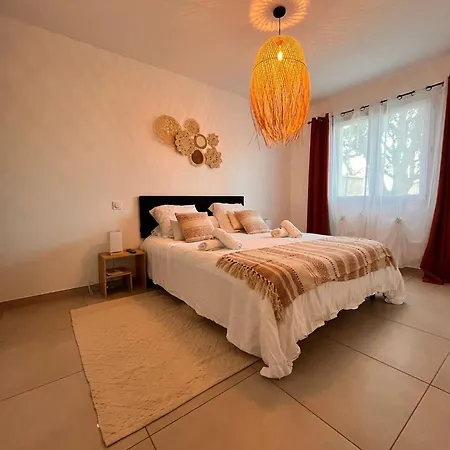 T4 Moderne Entre Mer, Montagne&espagne Avec Clim, Jardin, Billard&barbecue *